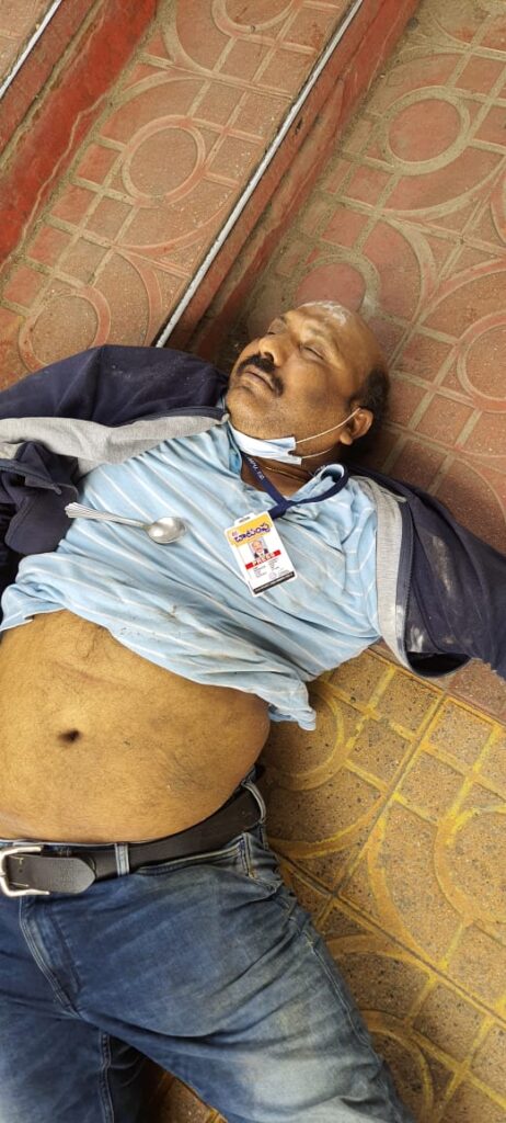 మేడారం వెళ్ళొస్తూ.. కుప్పకూలిన జర్నలిస్టు.