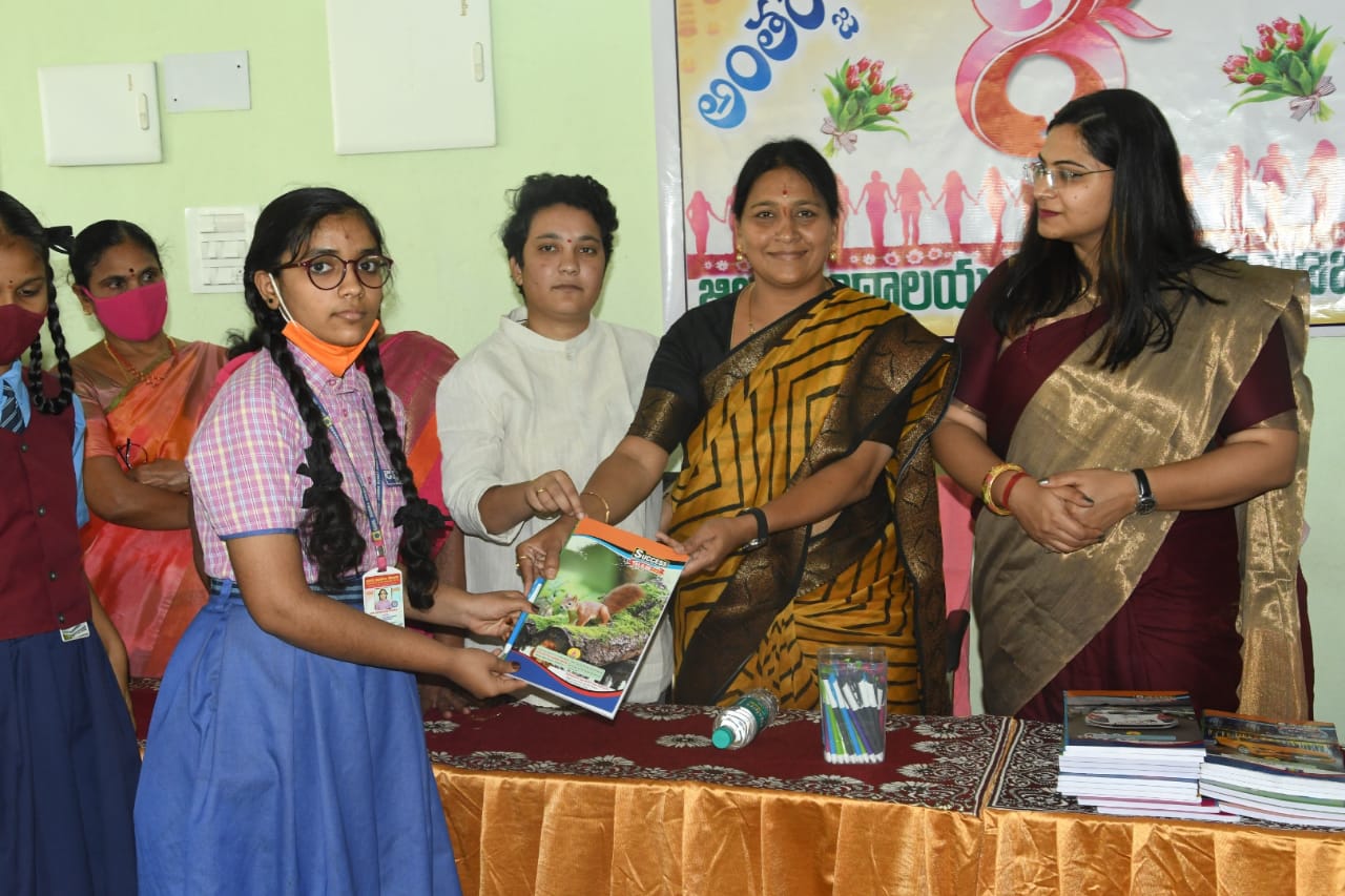 మహిళా దినోత్సవం వేడుకలలో భాగంగా విద్యార్థినులకు అవగాహన కార్యక్రమం