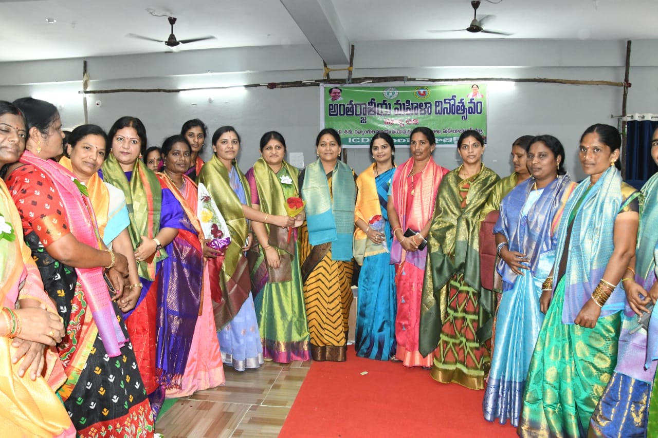 కేసీఆర్ మహిళ బంధు కార్యక్రమం