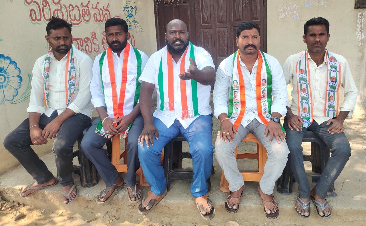 kcr నిరుద్యోగుల ఆశల పైన నీళ్ళు చల్లడమేన పిసిసి మాజీ భూ కమిటీ సభ్యులు