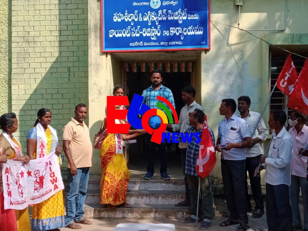 ఇంటి నిర్మాణం కోరకు 5 లక్షల రూపాయలు కేటాయించాలి.