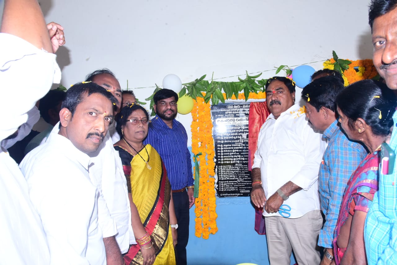 మన ఊరు మన బడి కార్యక్రమంలో-మంత్రి ఎర్రబెల్లి దయాకర్ రావు