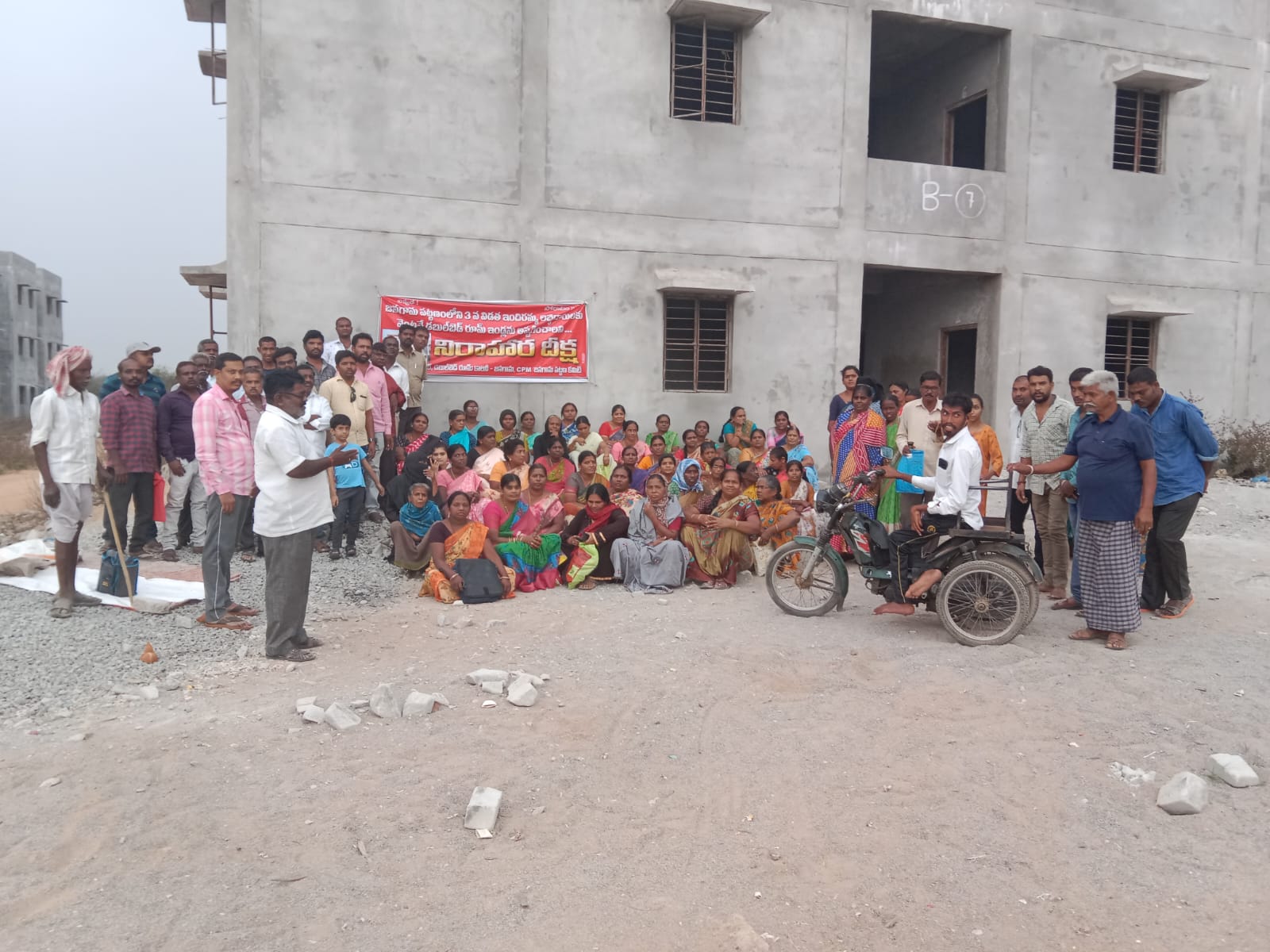 34వ రోజు మూడో విడత ఇందిరమ్మ ఇండ్ల రిలే నిరాహార దీక్షలు