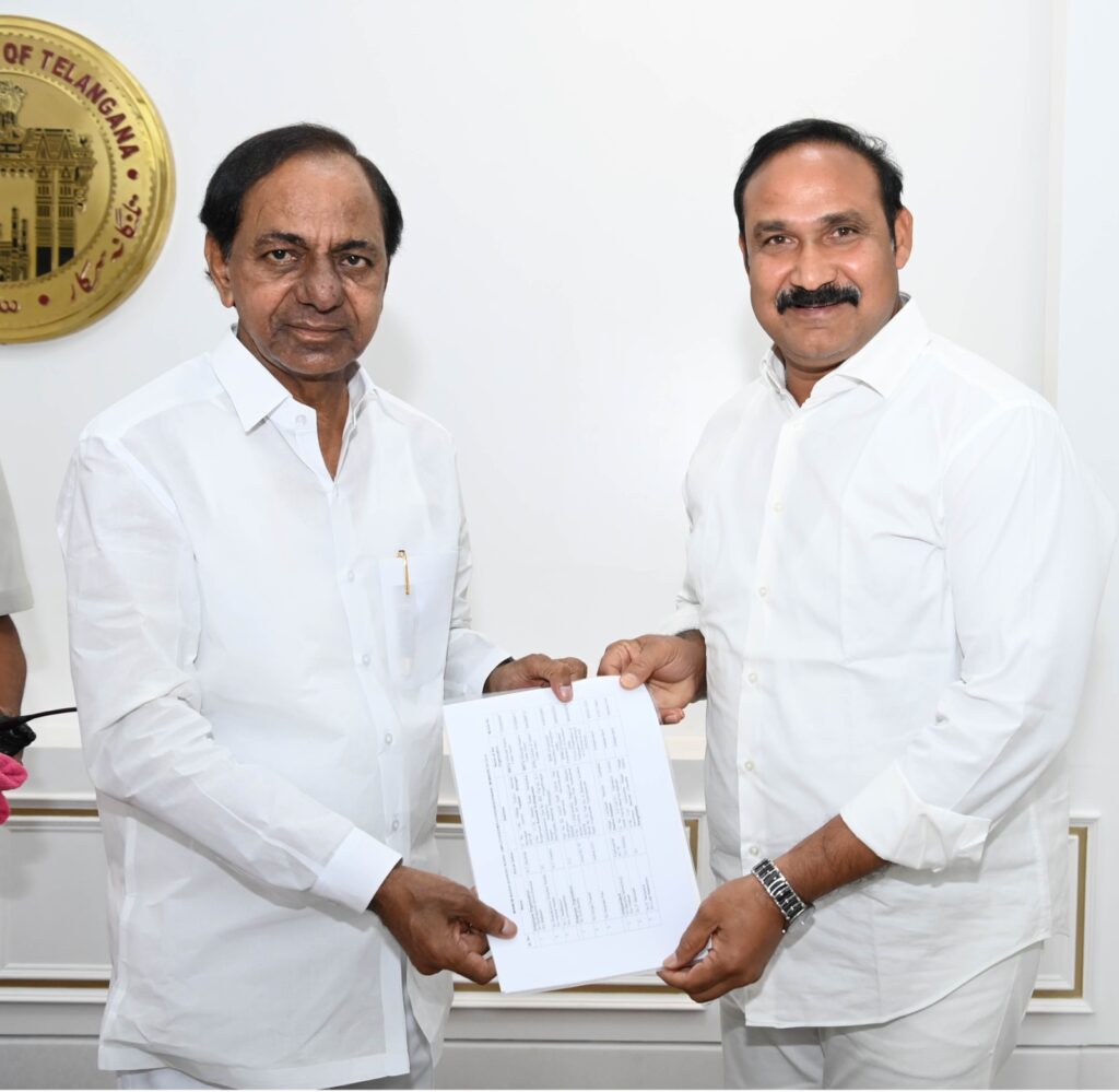 నిధులు మంజూరు చేయాలని ముఖ్యమంత్రి కి వినతి పత్రం