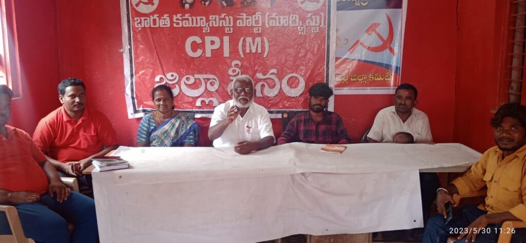 ఫారెస్ట్ అధికారుల దాడులు వెంటనే అరికట్టాలి.