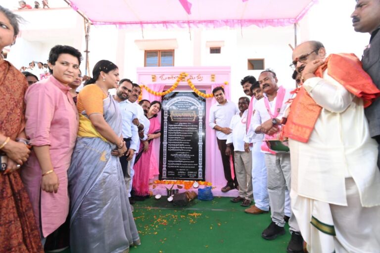 గిరిజనుల జీవితాల్లో వెలుగులు నింపడం తెలంగాణ ప్రభుత్వ లక్ష్యం