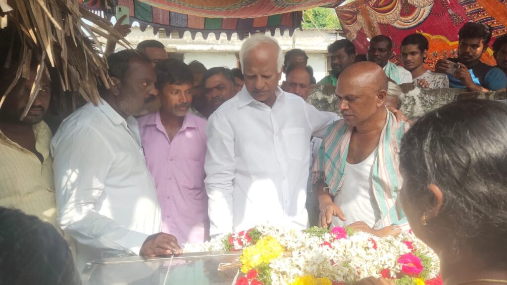 పలువురిని పరామర్శించిన కడియం శ్రీహరి
