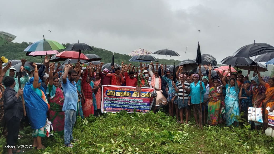 వరద బాధితులను ప్రభుత్వం ఆదుకోవాలి