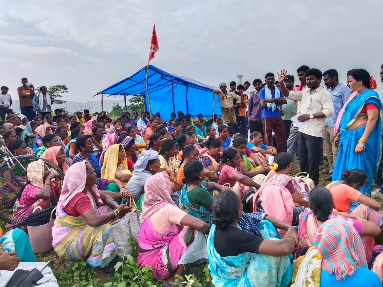 వరదబాధితులకు వెంటనే 5సెంట్ల ఇంటి స్థలం ఇవ్వాలి