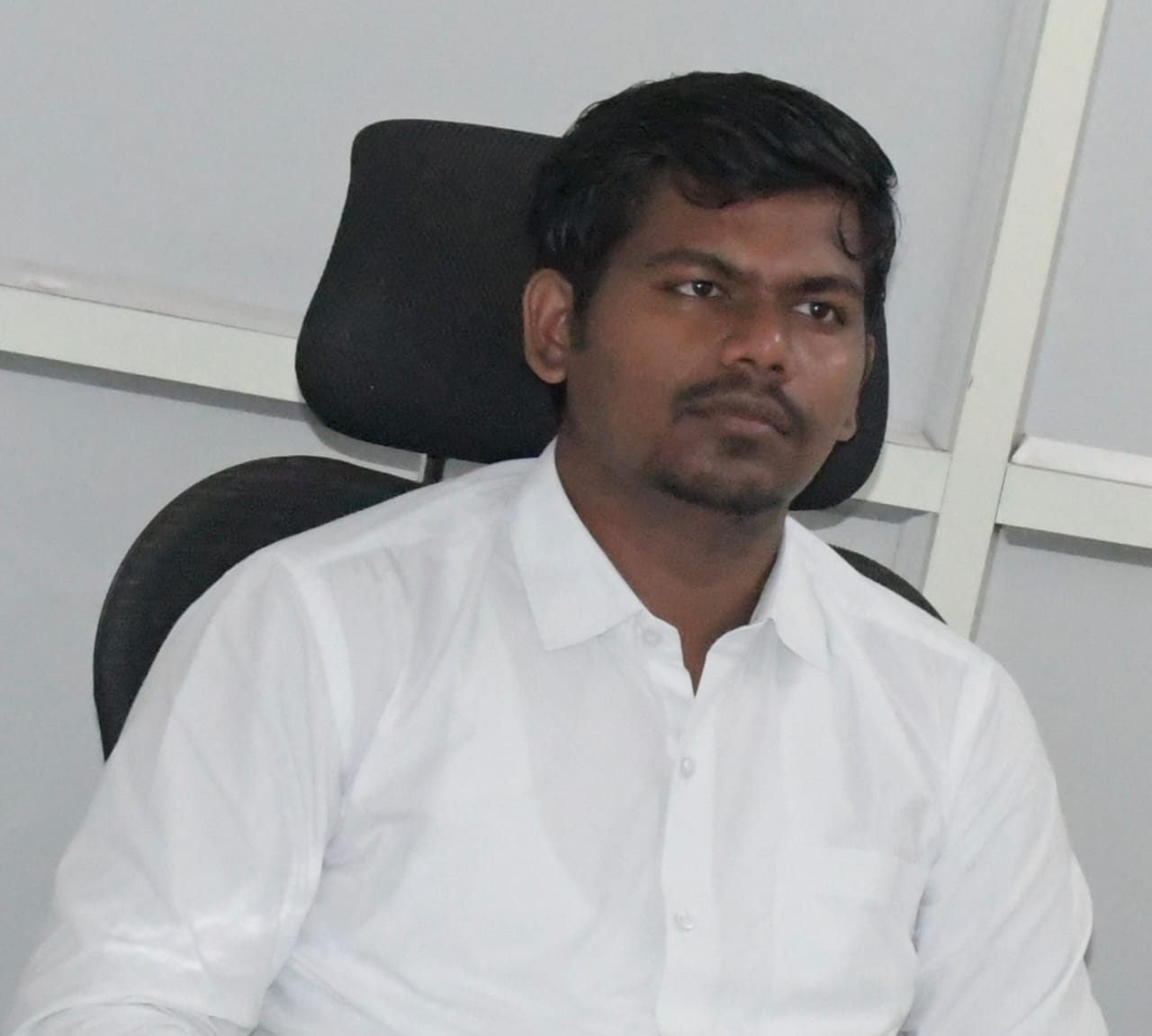 ఐటీడీఏ ప్రాజెక్టు అధికారి బి రాహుల్
