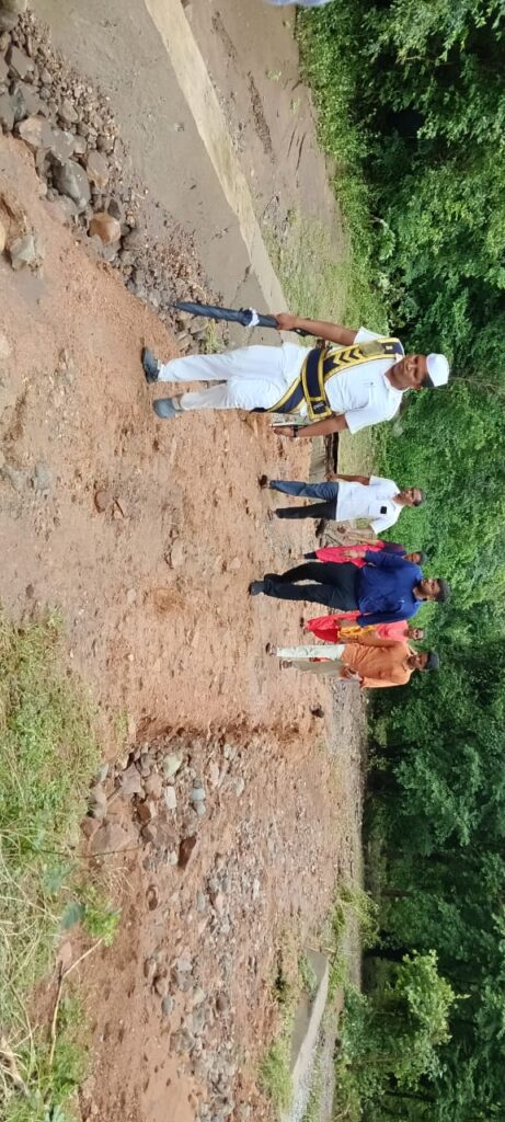 మరమ్మత్తులకు గురి అయిన బ్రిడ్జి రోడ్డును సందర్శించిన అధికారులు
