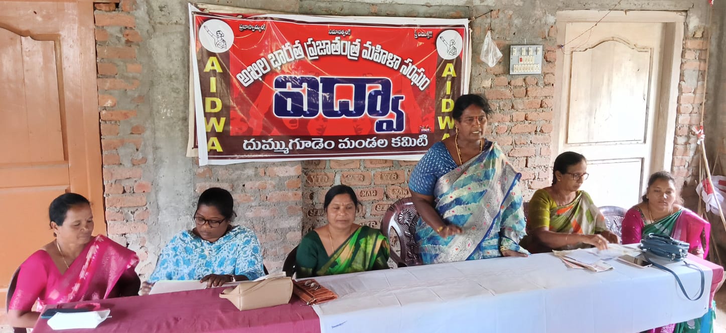 రైతులతో పాటు డ్వాక్రా మహిళలలకు కూడా రుణాలు మాఫీ వర్తింపజేయాలి