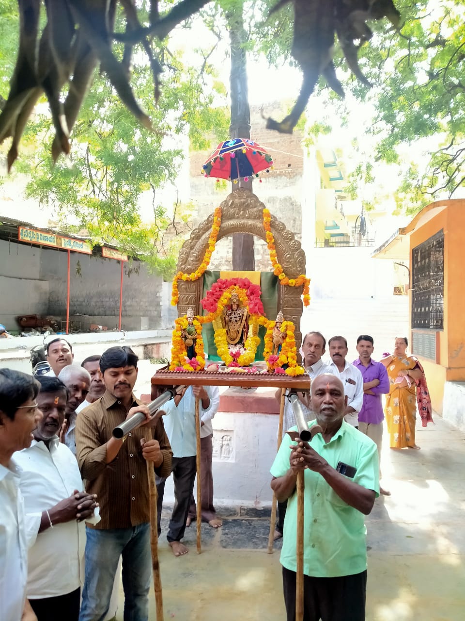 ఏకాదశి సందర్బంగా ప్రత్యేక పూజలు