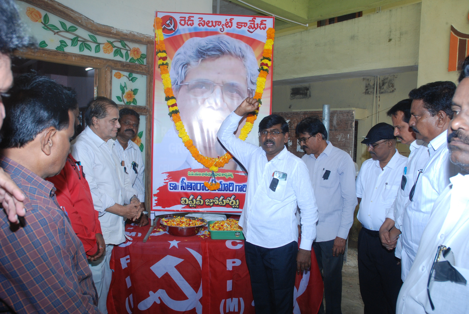 కమ్యూనిస్టు యోధుడు,గొప్ప రాజనీతిజ్ఞుడు, ధీరోదాత్తుడు, సీతారాం ఏచూరి