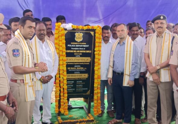 పోలీస్ స్టేషన్ ప్రహరీ గోడ కు శంకుస్థాపన చేసిన ఎమ్మెల్యే