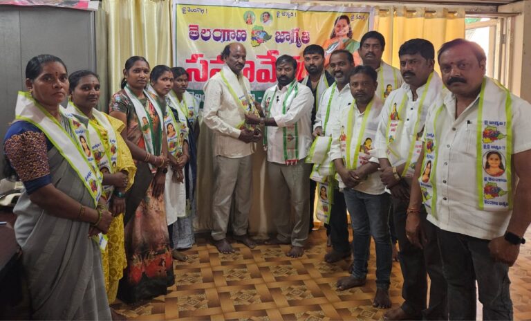 జాగృతిలో చేరిన కాంగ్రెస్ పార్టీ సీనియర్ నాయకులు