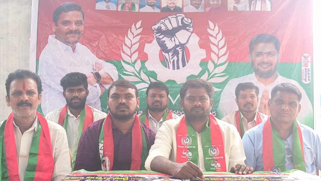 మేడారం జాతర నేపథ్యంలో మునిసిపల్ ఎన్నికలను వాయిదా వేయాలి