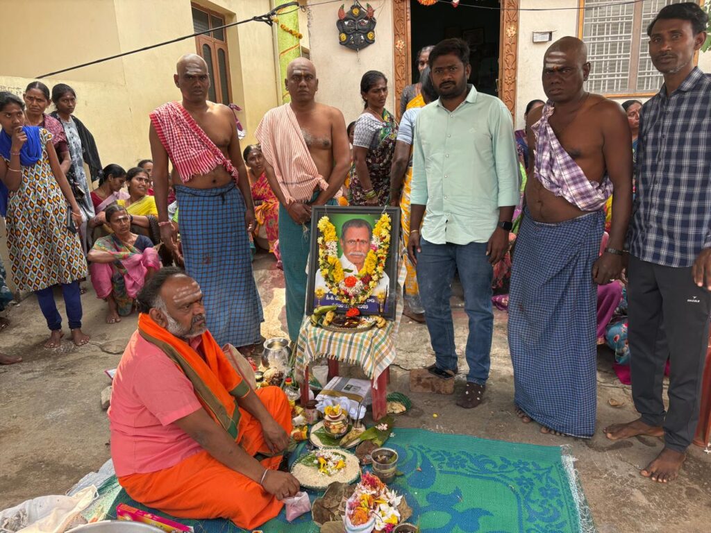 మృతుని కుటుంబాన్ని పరామర్శించిన రవి పటేల్