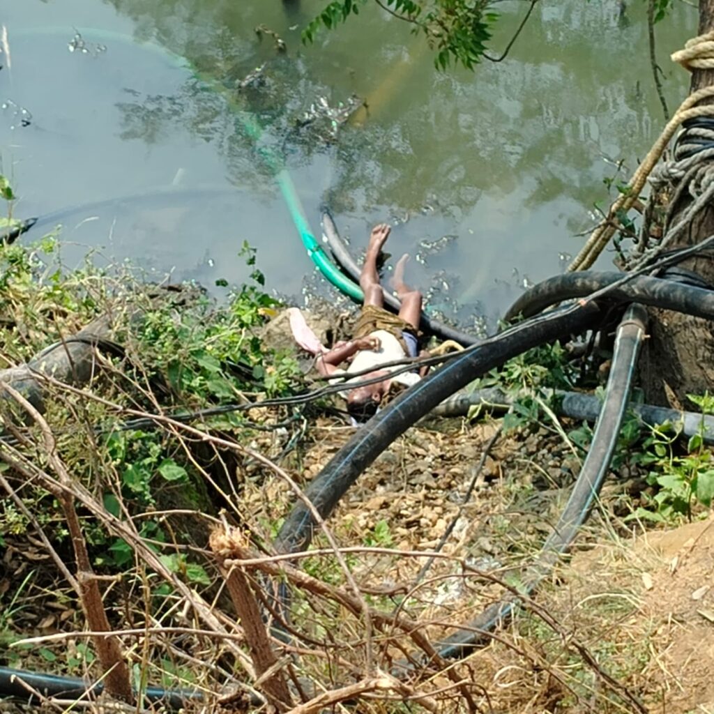 విద్యుత్ షాక్ తో చెరువులో వ్యక్తి మృతి