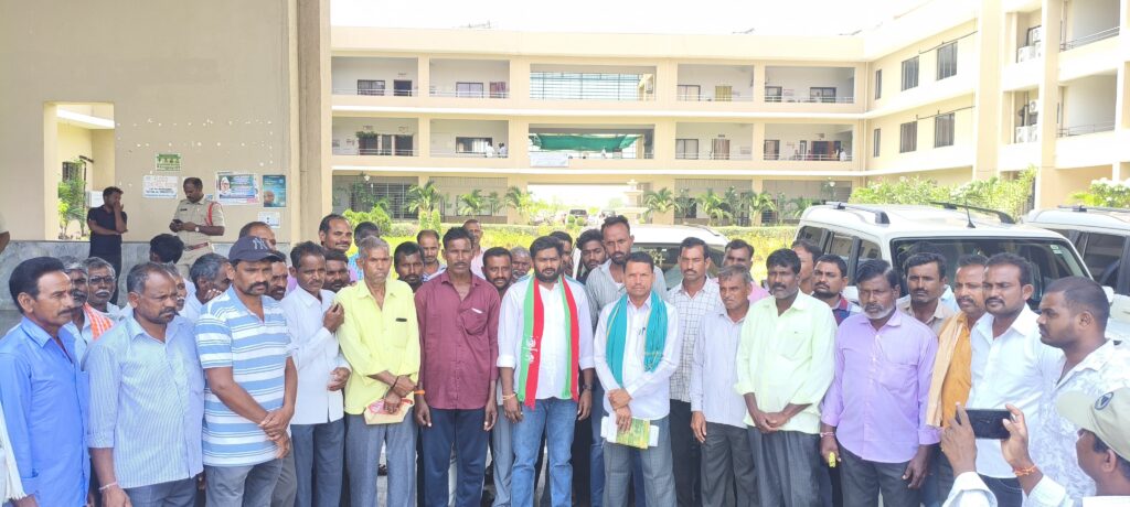 రైతుల బోనస్ చెల్లింపులపై ఆగ్రహం