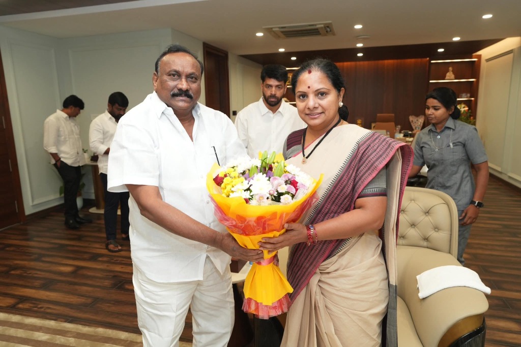 టీఆర్ఎస్ లో కి మాజీ మంత్రి బోడ జనార్దన్