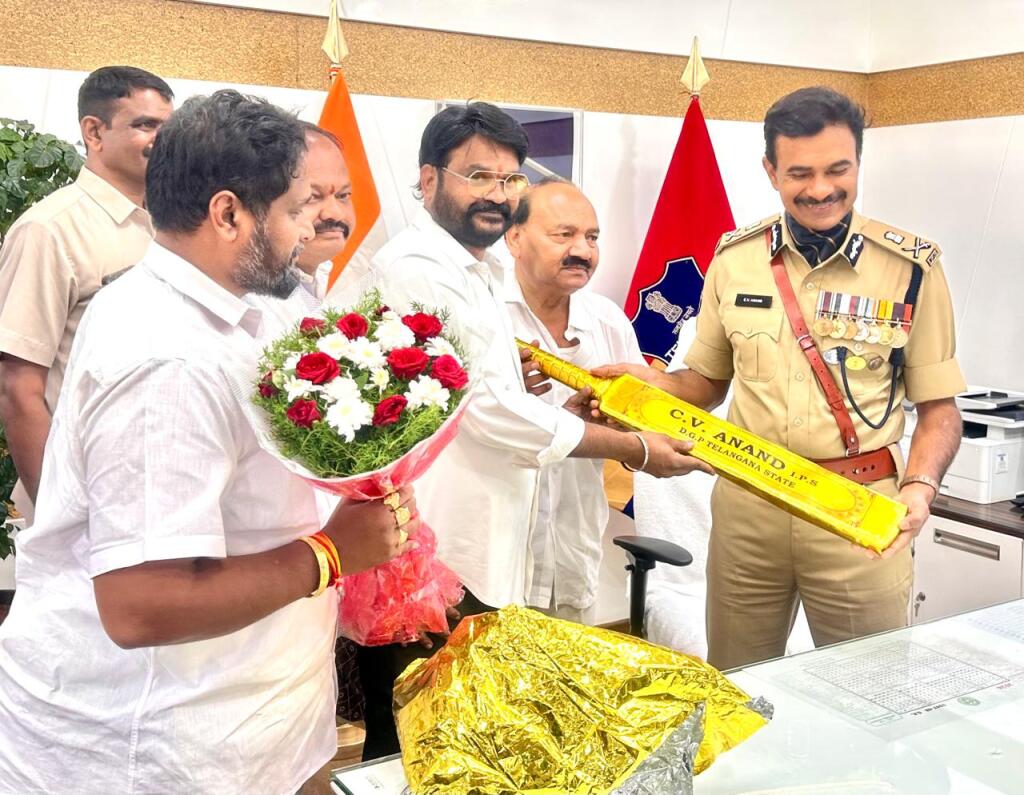 డీజీపీ సివి ఆనంద్‌ను కలిసిన కాంగ్రెస్ నేత రాజనాల శ్రీహరి