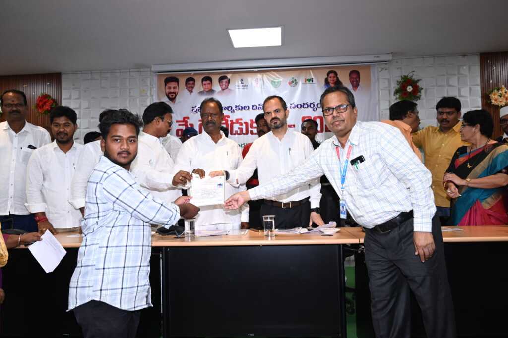 కార్మికుల హక్కులను కాలరాస్తే కఠిన చర్యలు