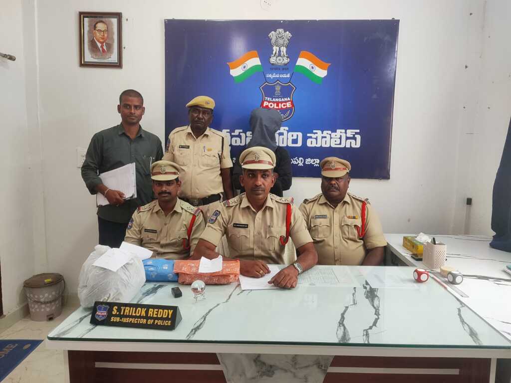 ముగ్గురు గంజాయి స్మగ్లర్ల అరెస్ట్