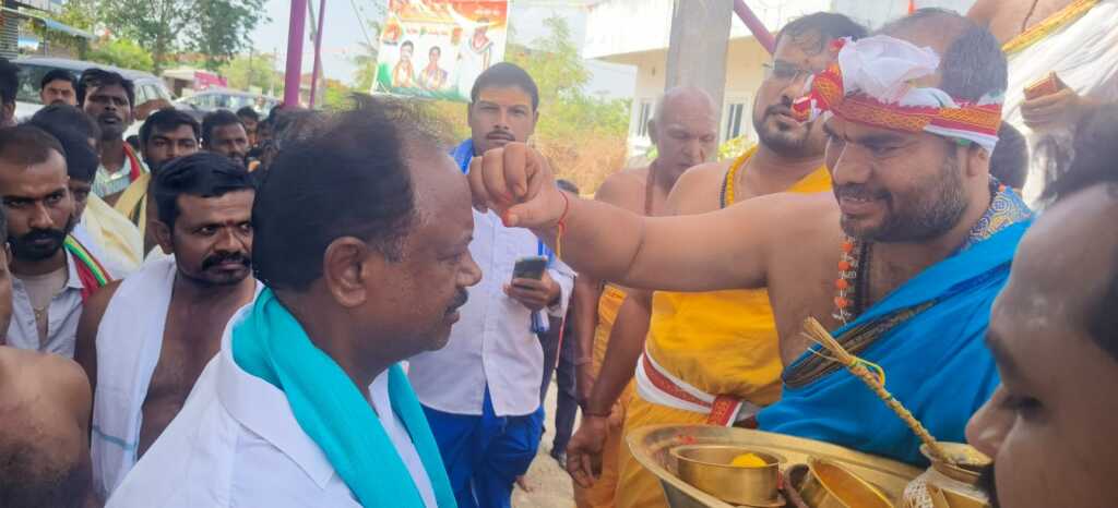 విజయయ్యపల్లిలో వైభవంగా నవగ్రహ ప్రతిష్ఠాపన