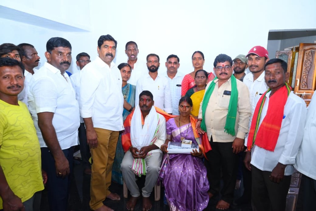 పర్వతగిరిలో ఇందిరమ్మ ఇండ్ల సందడి
