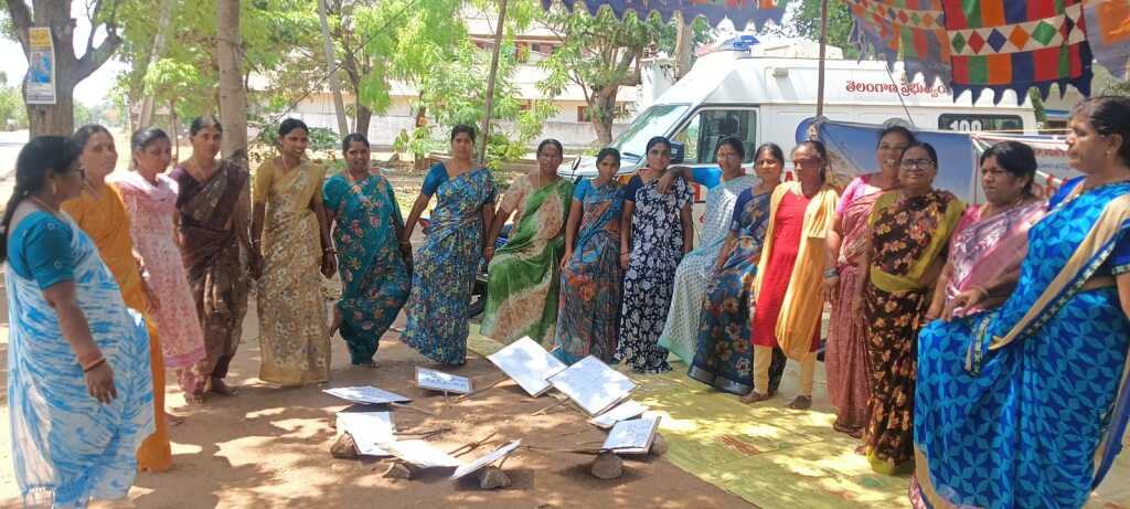 వేంసూరు లో విఓఏ ల విన్నూత్న నిరసన