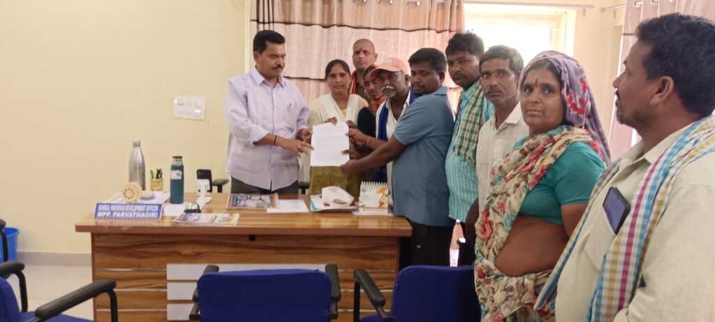 గ్రామపంచాయతీ కార్మికుల సమస్యల పరిష్కరించాలి