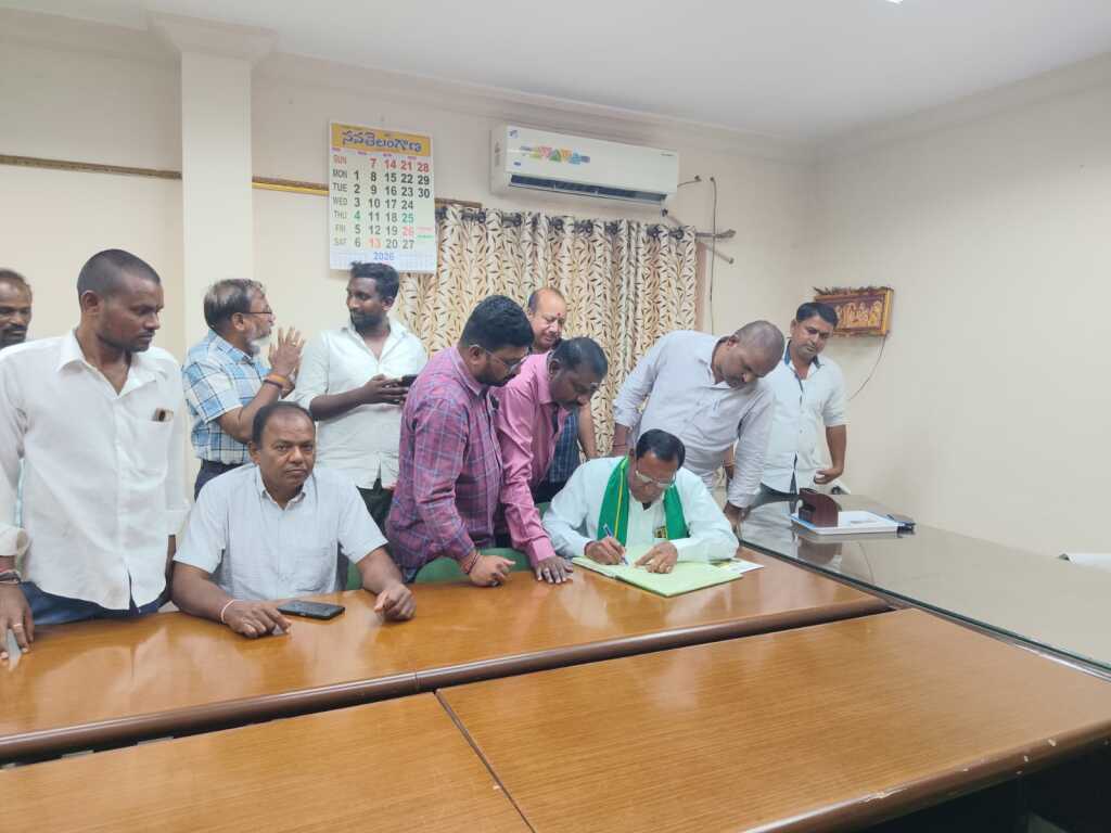 నూతన డైరెక్టర్ డైరెక్టర్ గొడుగు బిక్షపతి
