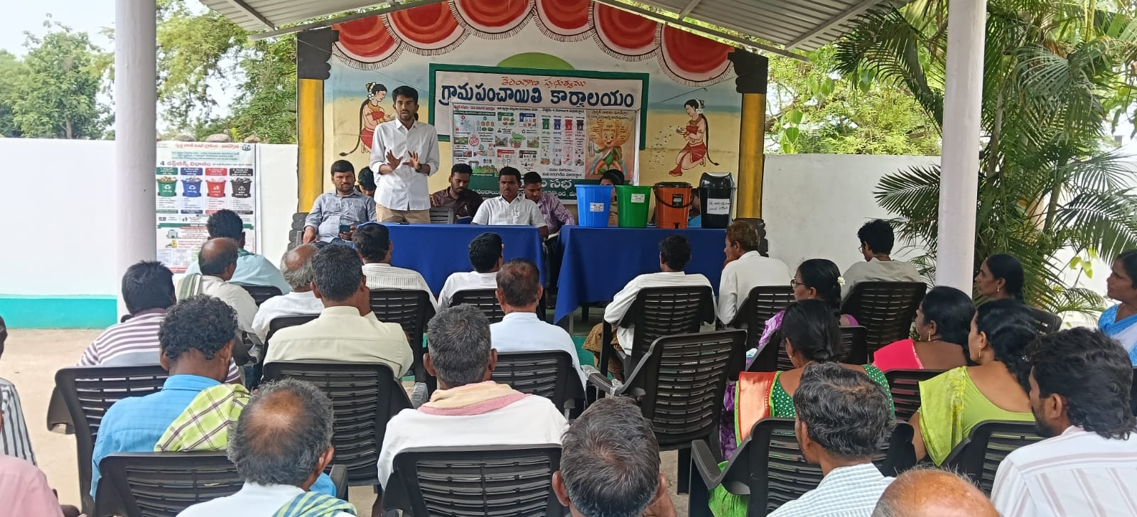 గ్రామ సర్పంచ్ గాడుదుల రమేష్ యాదవ్