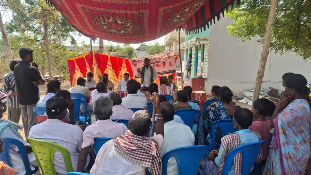 కాంగ్రెస్ నేతలే సొంత ప్రభుత్వాన్ని నిలదీత