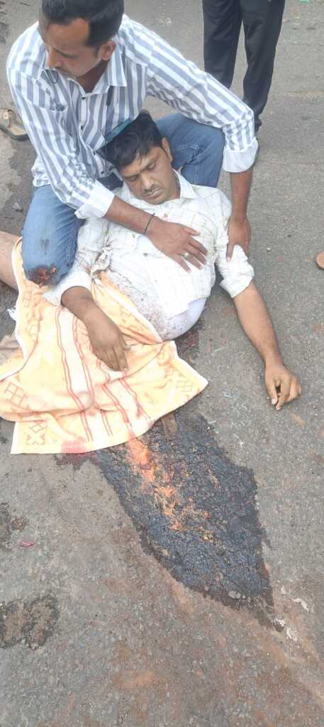 పరకాల-భూపాలపల్లి హైవేపై రోడ్డుప్రమాదం.