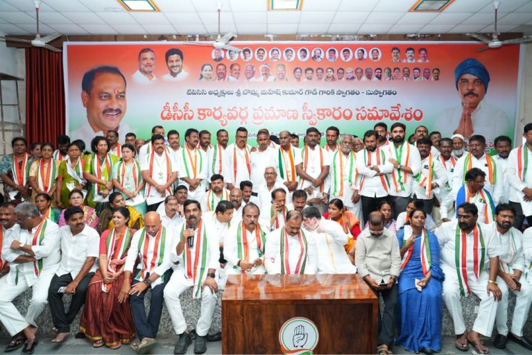 డీసీసీ కార్యవర్గ ప్రమాణస్వీకారంలో ఎమ్మెల్యే నాగరాజు