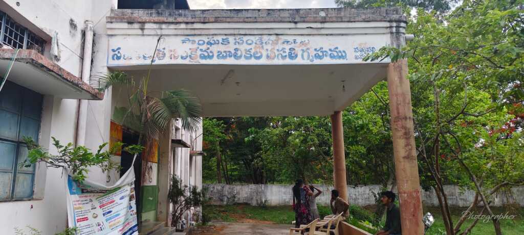 అమ్మా ఎమ్మెల్యే గారు మా బాధలు జర దేకొ