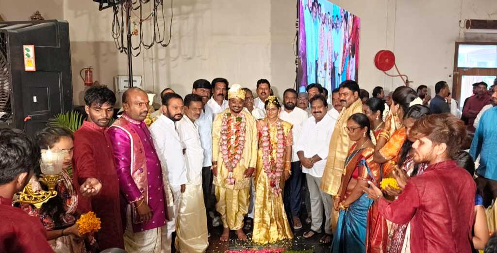 ఆకుతోట ఫంక్షన్ హాల్ లో ఘనంగా శ్రీజ దిలీప్ వివాహం