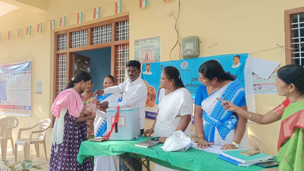 పోలియో రెండు చుక్కలు పిల్లల బంగారు భవిష్యత్తుకు పునాది
