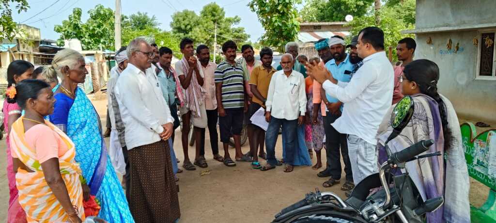 రైతులు ప్రత్యామ్నాయ పంటలపై ద్రుష్టి సారించాలి