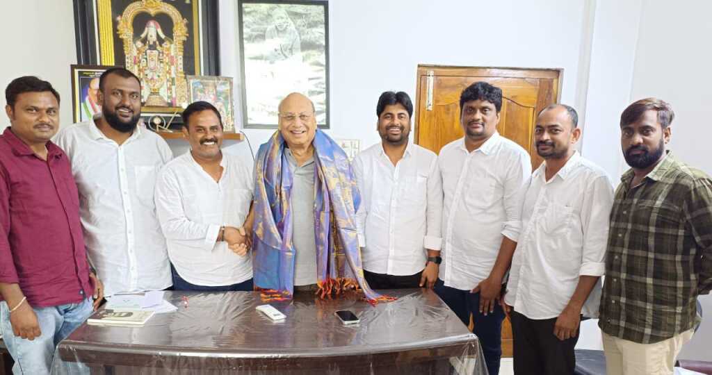 మినిమం వేజెస్ చైర్మన్ జనక్ ప్రసాద్‌ను కలిసిన ఐఎన్‌టీయూసీ నాయకులు