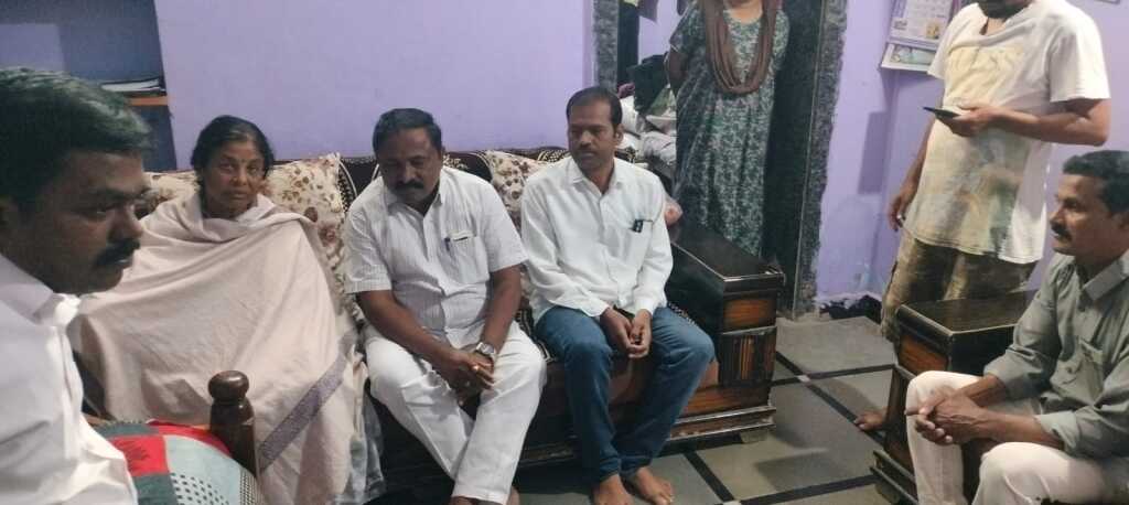 పెద్దూరి రామ్ నరసయ్య సతీమణి సావిత్రికి పరామర్శ