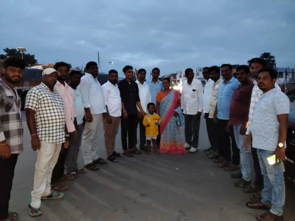మానవత్వాన్ని చాటిన యువ నాయకులు