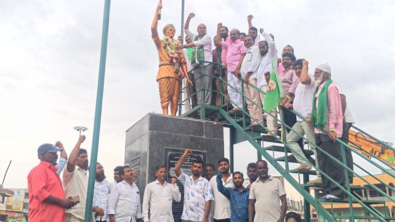 కొమురం భీమ్‌కు ఘన నివాళి