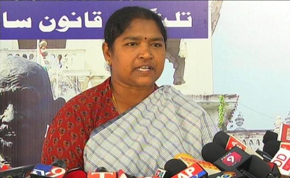 టీఆరెస్ పార్టీ ఆఫీస్ లాగా అసెంబ్లీని మార్చేశారు.