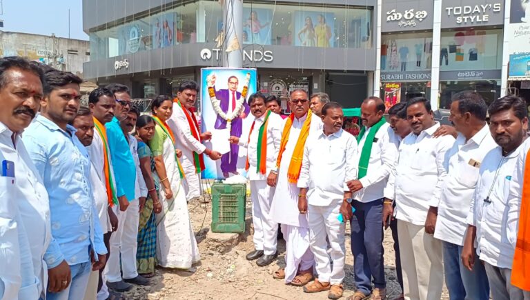 కేసీఆర్ నిరంకుశ ధోరణికి నిరసన