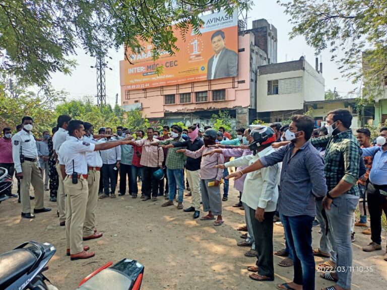 వరంగల్ ట్రాఫిక్ పోలీస్ స్టేషన్ హెల్మెట్ డ్రైవ్