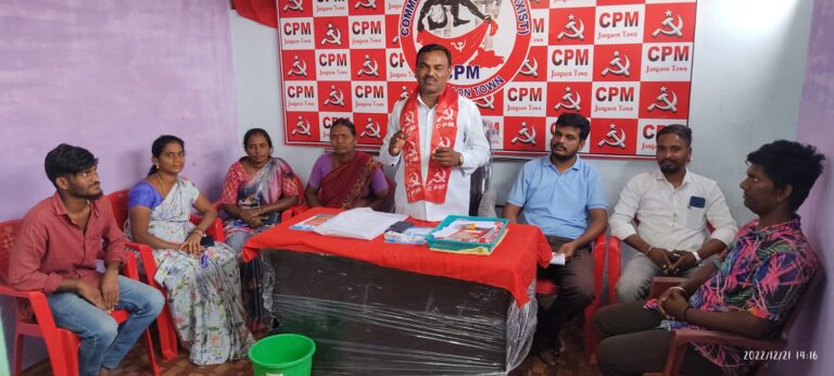 పెండింగ్ లో ఉన్న రెండో విడత ఇందిరమ్మ ఇండ్ల కు మూడు లక్షల లోను ఇవ్వాలి