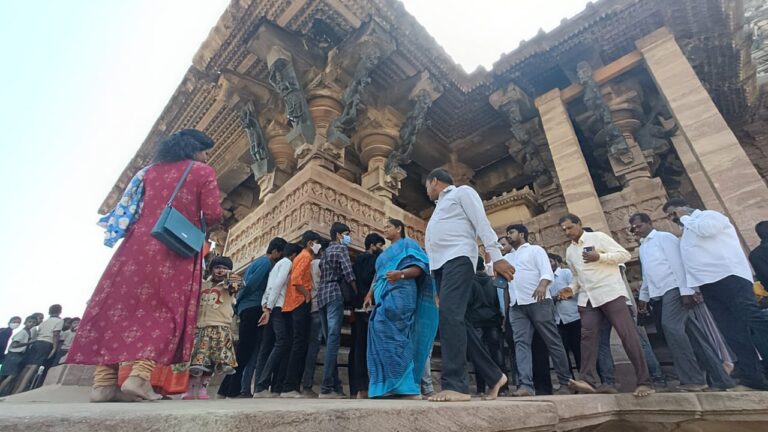 రాష్ట్ర పతి రామప్ప పర్యటన నేపథ్యంలో ఏర్పాట్లను పరిశీలించిన సీతక్క